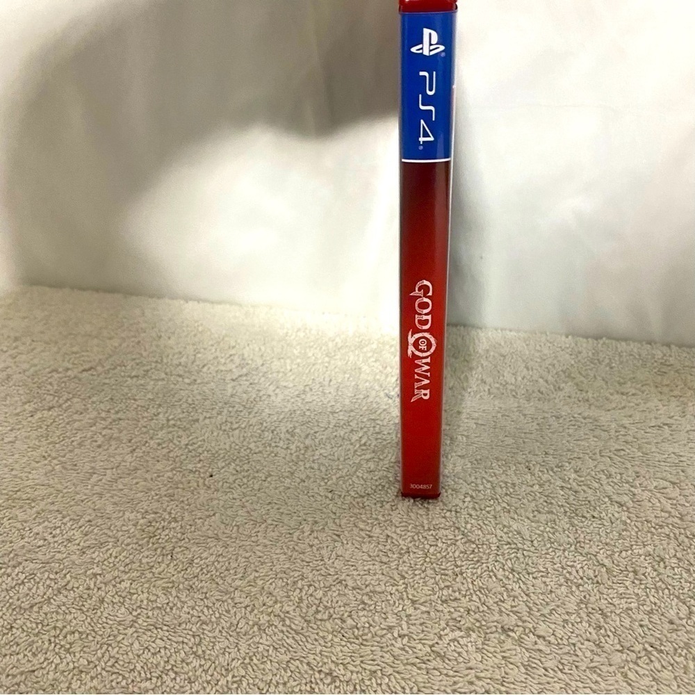 God of War PlayStation Hits Standard Edition PS4 (Grandson Only Used Once) - Picture 4 of 4
